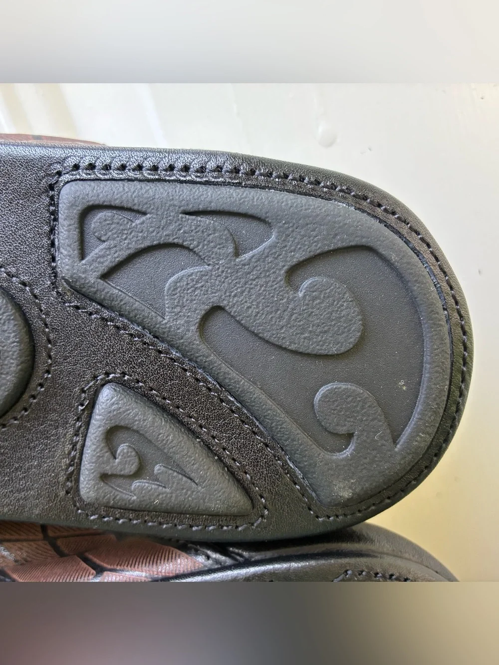 OluKai Kulia Leather Flip Flop Sandals Black Comfort Thong Sandals Mens Sz 9